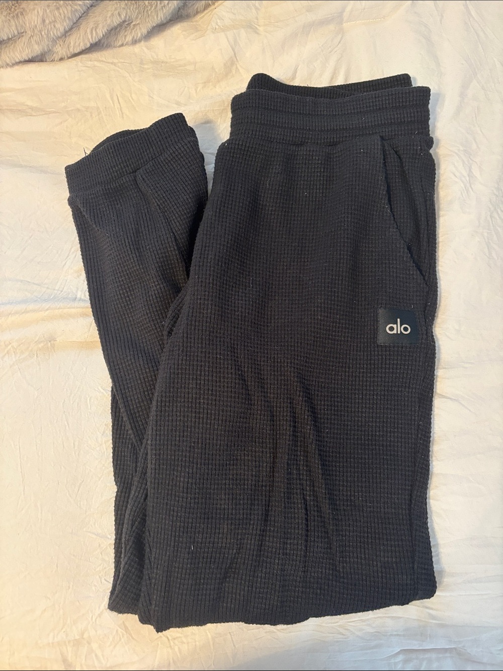 ALO Yoga Waffle Weekend Escape Jogger - Black